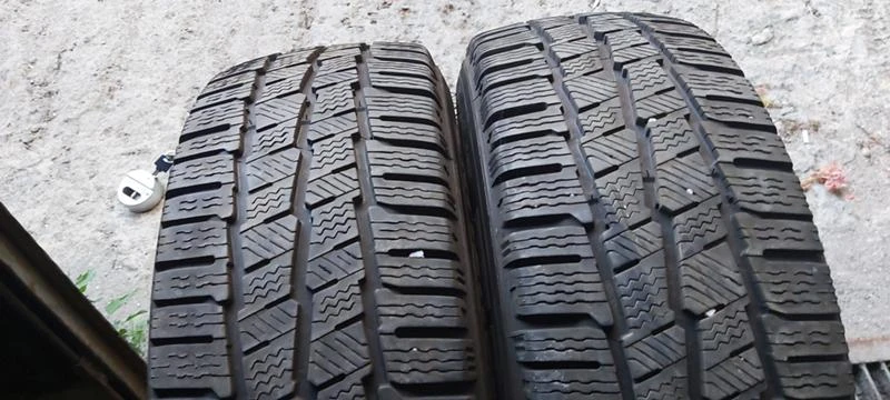 Гуми Зимни 225/65R16, снимка 1 - Гуми и джанти - 33964937