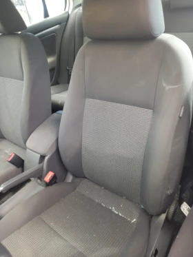 VW Jetta 1.6i Автоматик, снимка 9