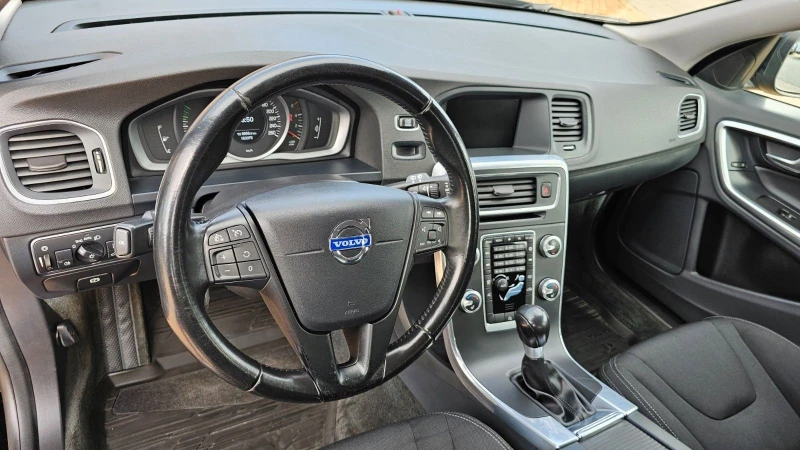 Volvo V60 D4 Business Edition, снимка 13 - Автомобили и джипове - 47487071