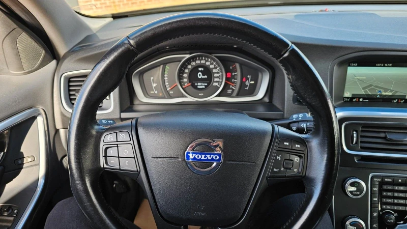 Volvo V60 D4 Business Edition, снимка 9 - Автомобили и джипове - 47487071