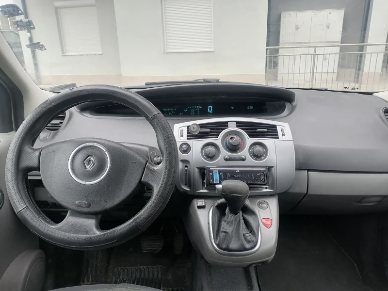 Renault Scenic Газ/Автоматик СПЕШНО!, снимка 5 - Автомобили и джипове - 48209877