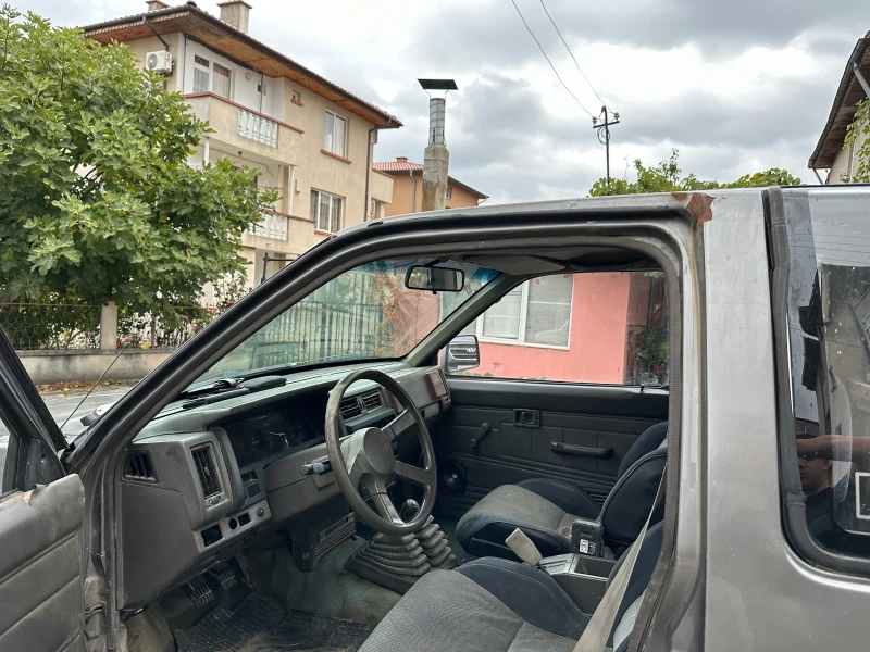 Nissan Pickup, снимка 4 - Автомобили и джипове - 52216079