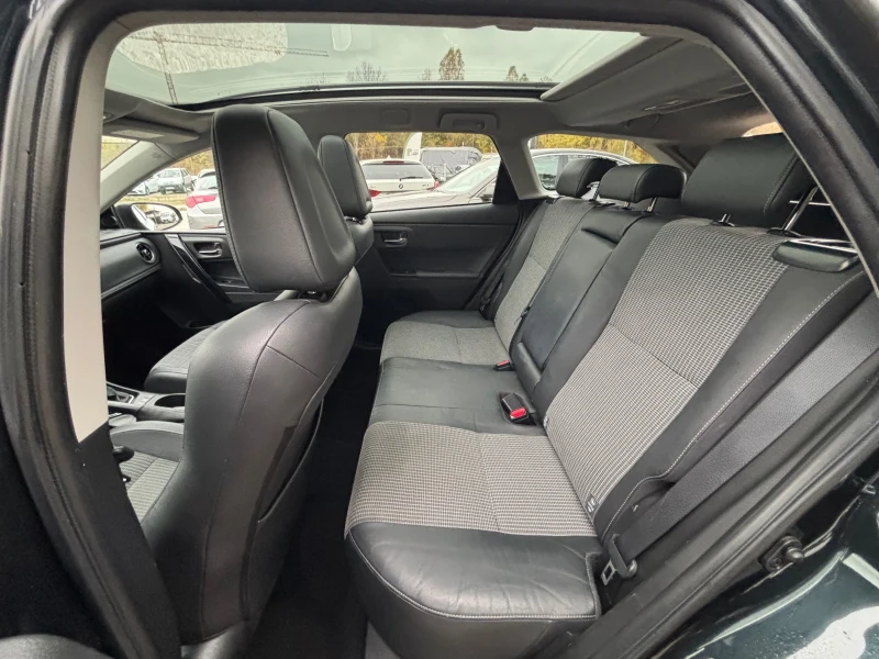 Toyota Auris 1.6D4D, снимка 10 - Автомобили и джипове - 52308633