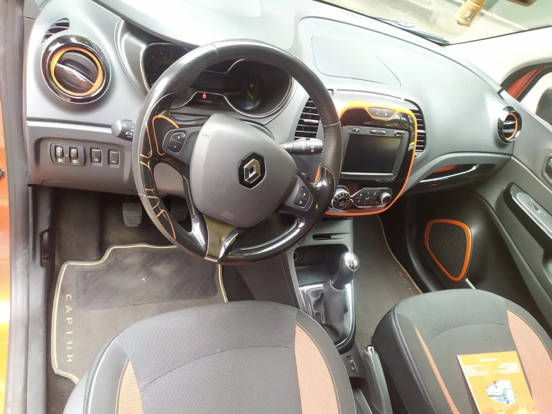 Renault Captur, снимка 12 - Автомобили и джипове - 52554679
