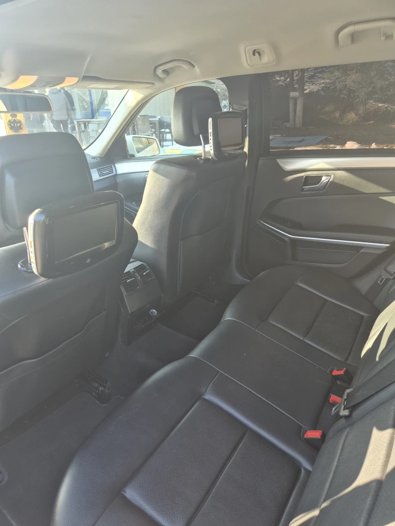Mercedes-Benz E 220, снимка 7 - Автомобили и джипове - 53165885