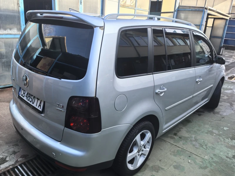 VW Touran, снимка 16 - Автомобили и джипове - 53278163