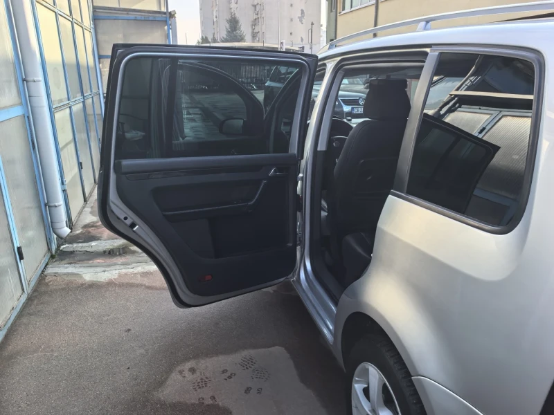 VW Touran, снимка 11 - Автомобили и джипове - 53278163