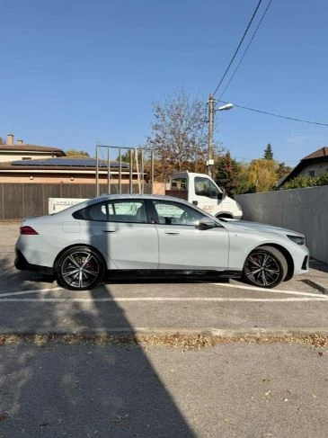 BMW 550 e Plug-in Hybrid xDrive M Sport, снимка 4 - Автомобили и джипове - 48951351