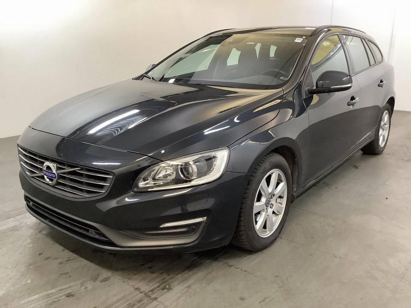 Volvo V60 D4 Business Edition, снимка 1