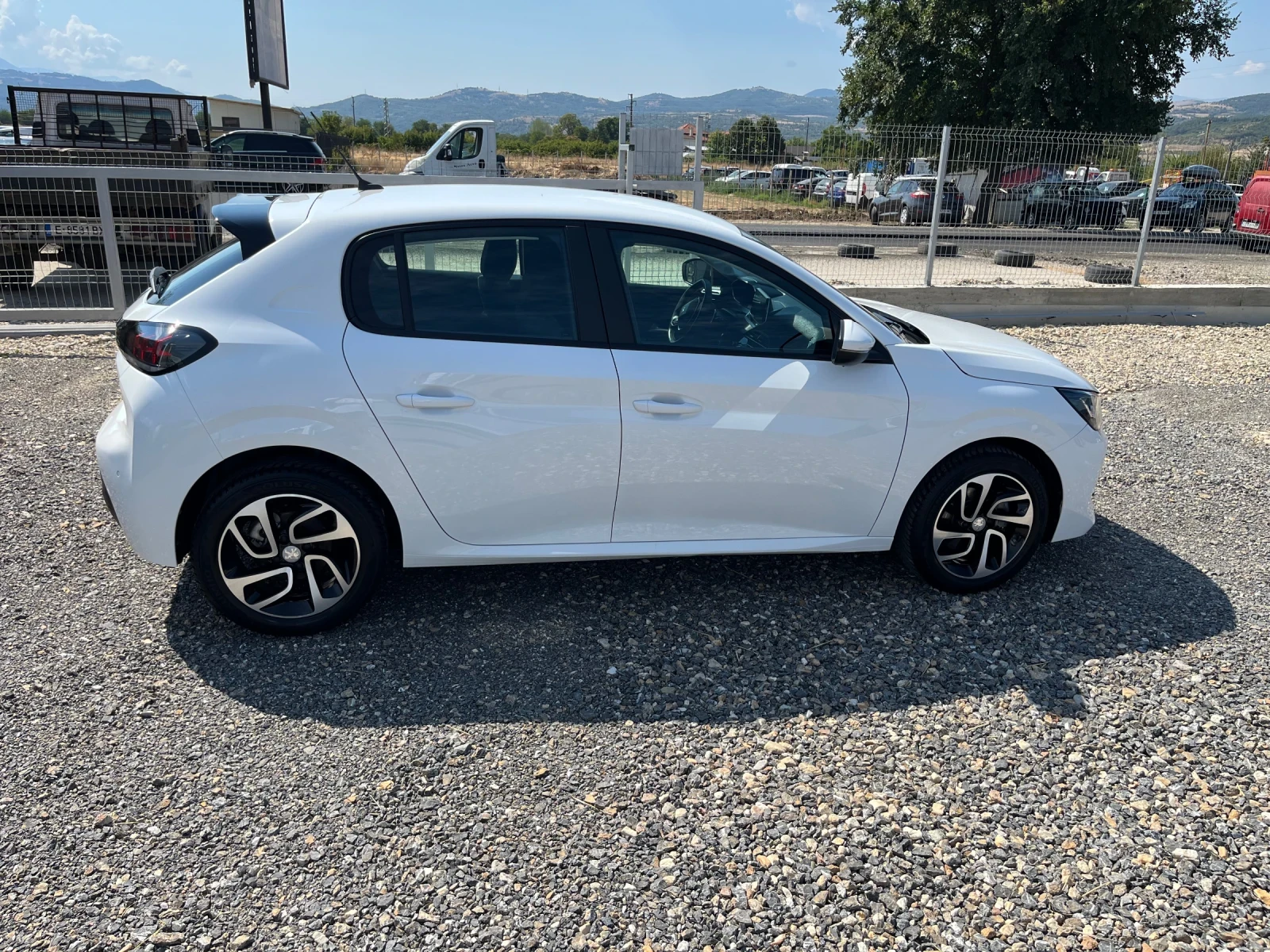 Peugeot 208 1.2 AUTOMATIC* 27 000km - изображение 6