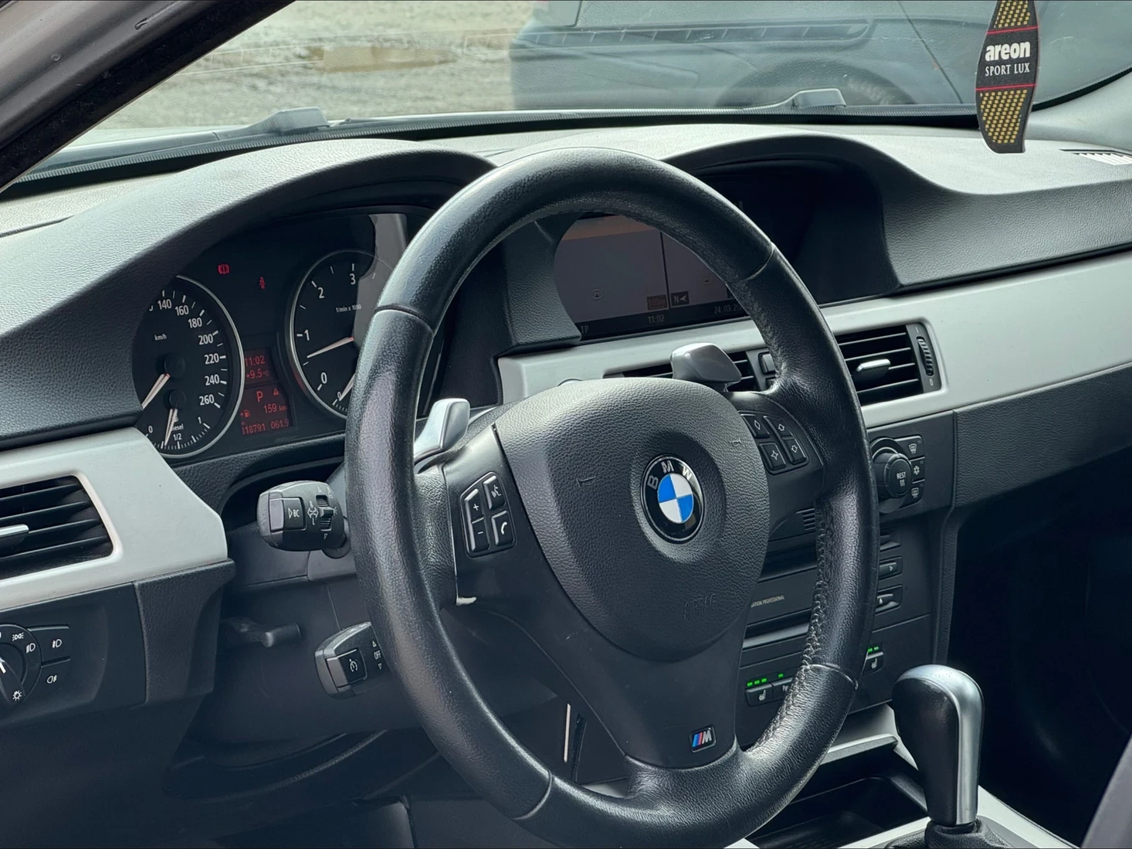 BMW 330 Продавам личния си автомобил, поради покупката на  - изображение 10