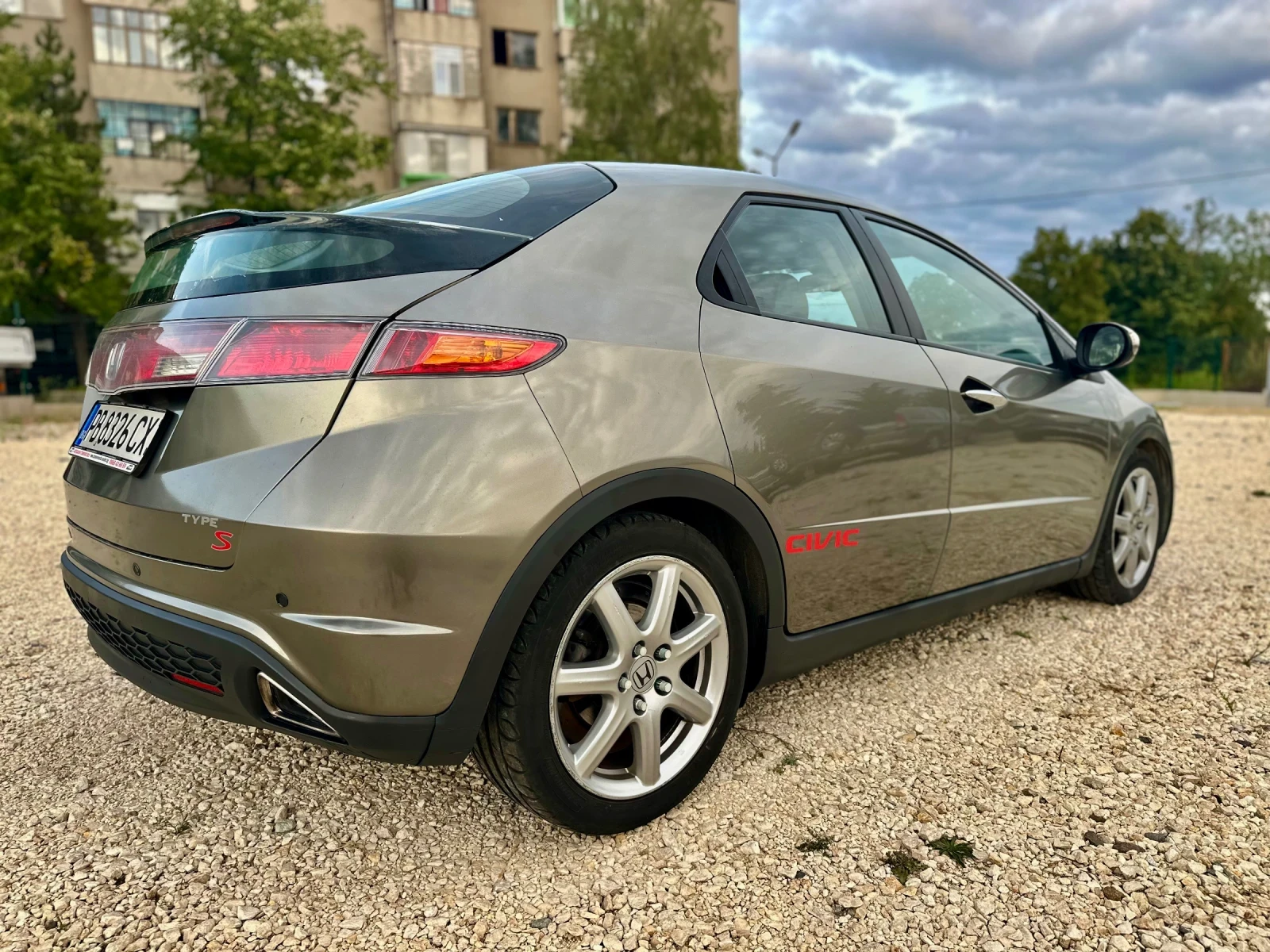 Honda Civic 1.8VTEC//140KS//ГАЗОВ ИНЖ//187000КМ - изображение 5