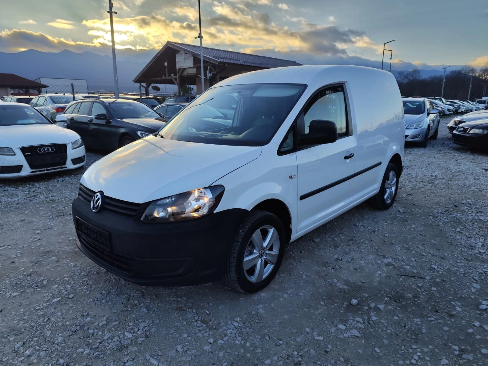 VW Caddy 1.6 �����  | Mobile.bg � ����������� 1