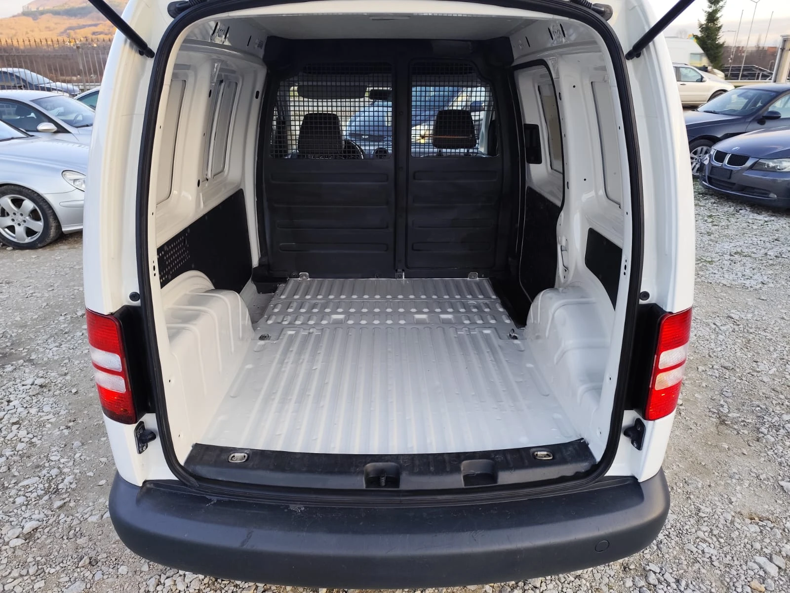 VW Caddy 1.6 дизел  - изображение 8