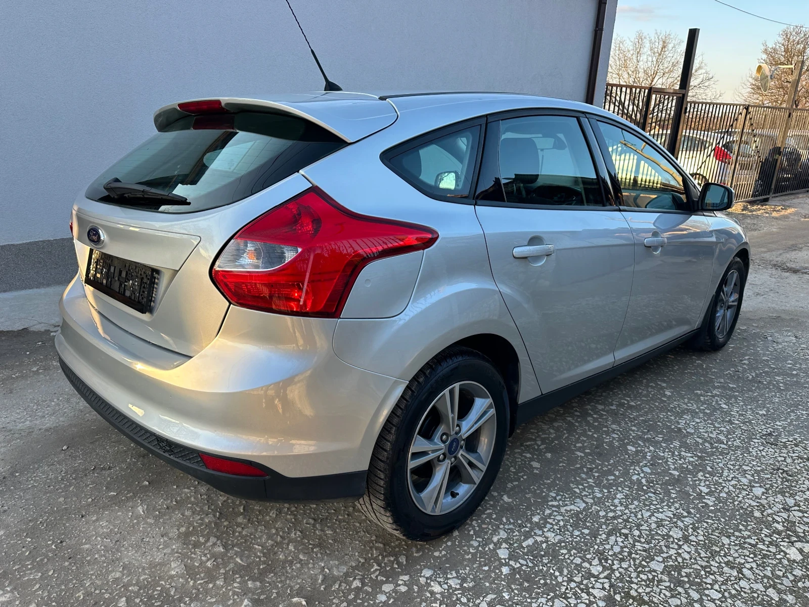 Ford Focus 1.6-ДИЗЕЛ-95к.с - изображение 4