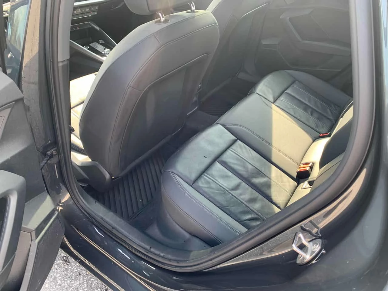 Audi A3 * Komfort * CARFAX * ДВА КЛЮЧА * ПАНО, снимка 12 - Автомобили и джипове - 54310351