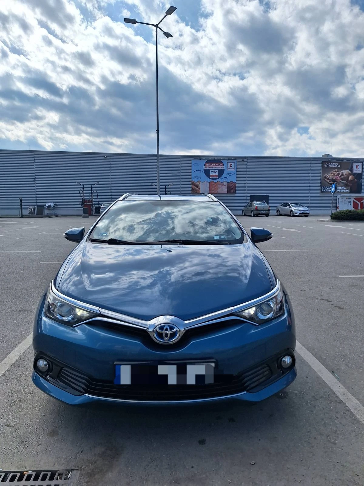 Toyota Auris TS 1.8 hybrid Fancy, снимка 6 - Автомобили и джипове - 54824542