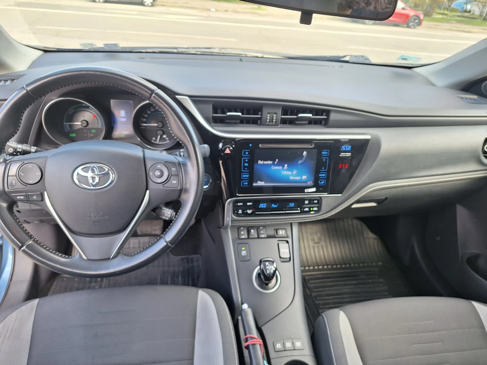 Toyota Auris TS 1.8 hybrid Fancy, снимка 11 - Автомобили и джипове - 54824542
