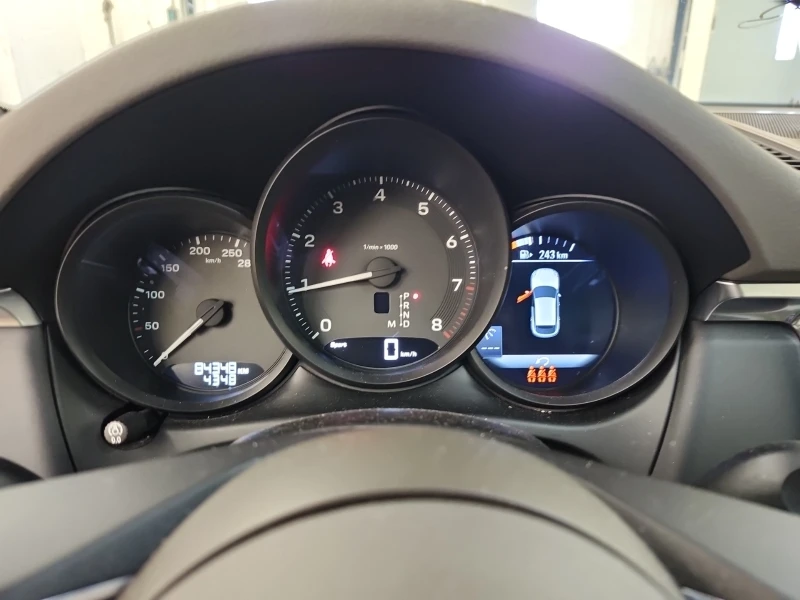 Porsche Macan 2.0L| CARFAX| PANO| 2 KEYS| 4x4, снимка 11 - Автомобили и джипове - 53442333