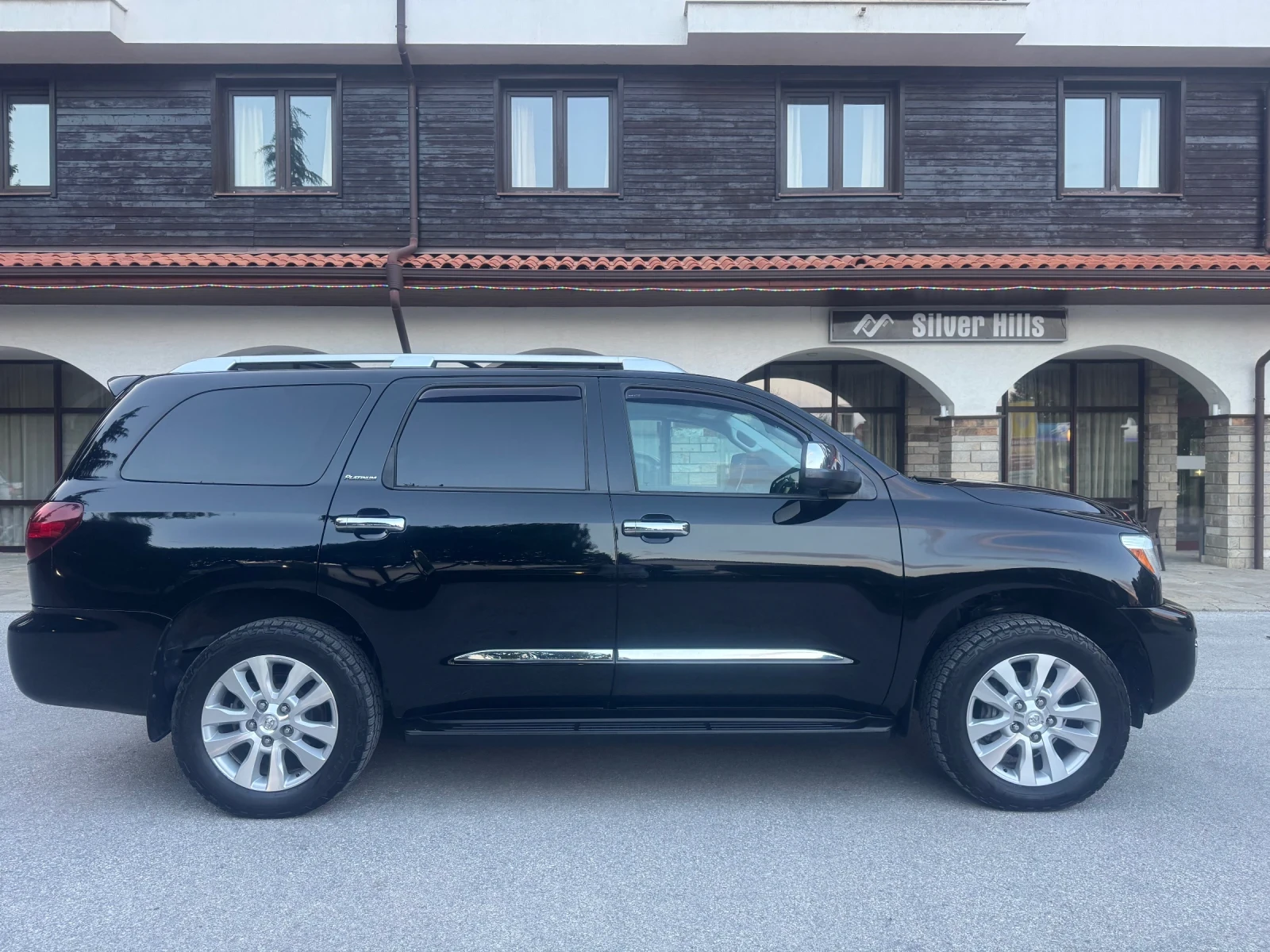Toyota Sequoia Platinum с опция втория ред седалки да бъде тройка - изображение 7