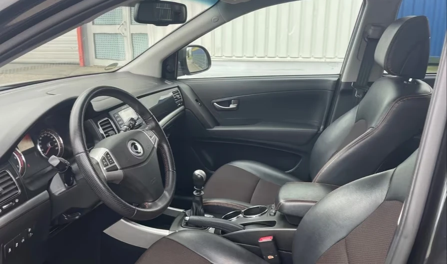 SsangYong Korando, снимка 5 - Автомобили и джипове - 54165031