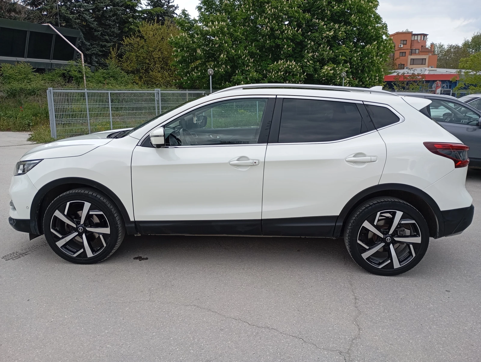 Nissan Qashqai 1.6 dCi , снимка 2 - Автомобили и джипове - 54554928