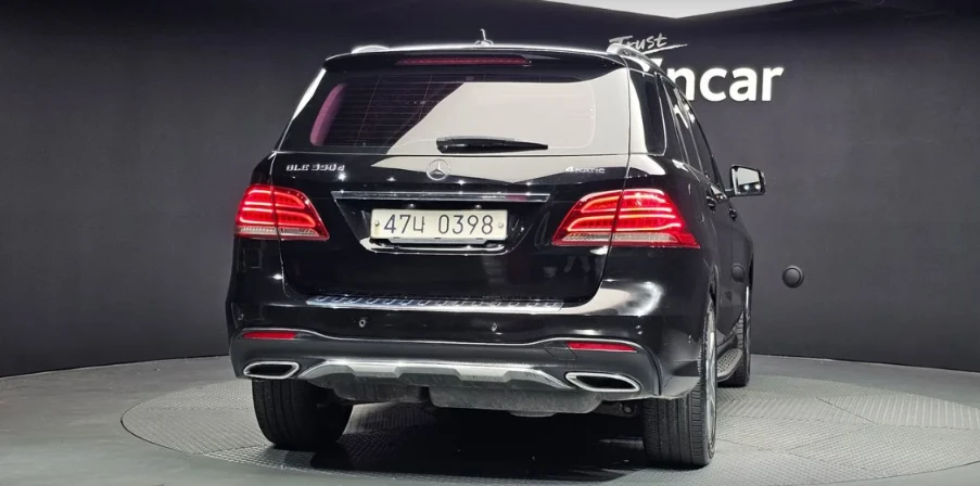 Mercedes-Benz GLE 350 * АВТО КРЕДИТ* ЦЕНА ДО БГ * Сервизна история * , снимка 4 - Автомобили и джипове - 55415064
