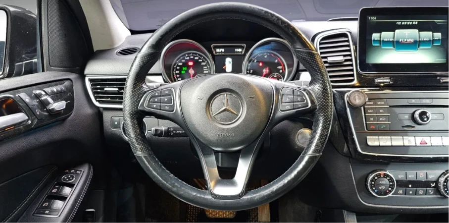 Mercedes-Benz GLE 350 * АВТО КРЕДИТ* ЦЕНА ДО БГ * Сервизна история * , снимка 7 - Автомобили и джипове - 55415064