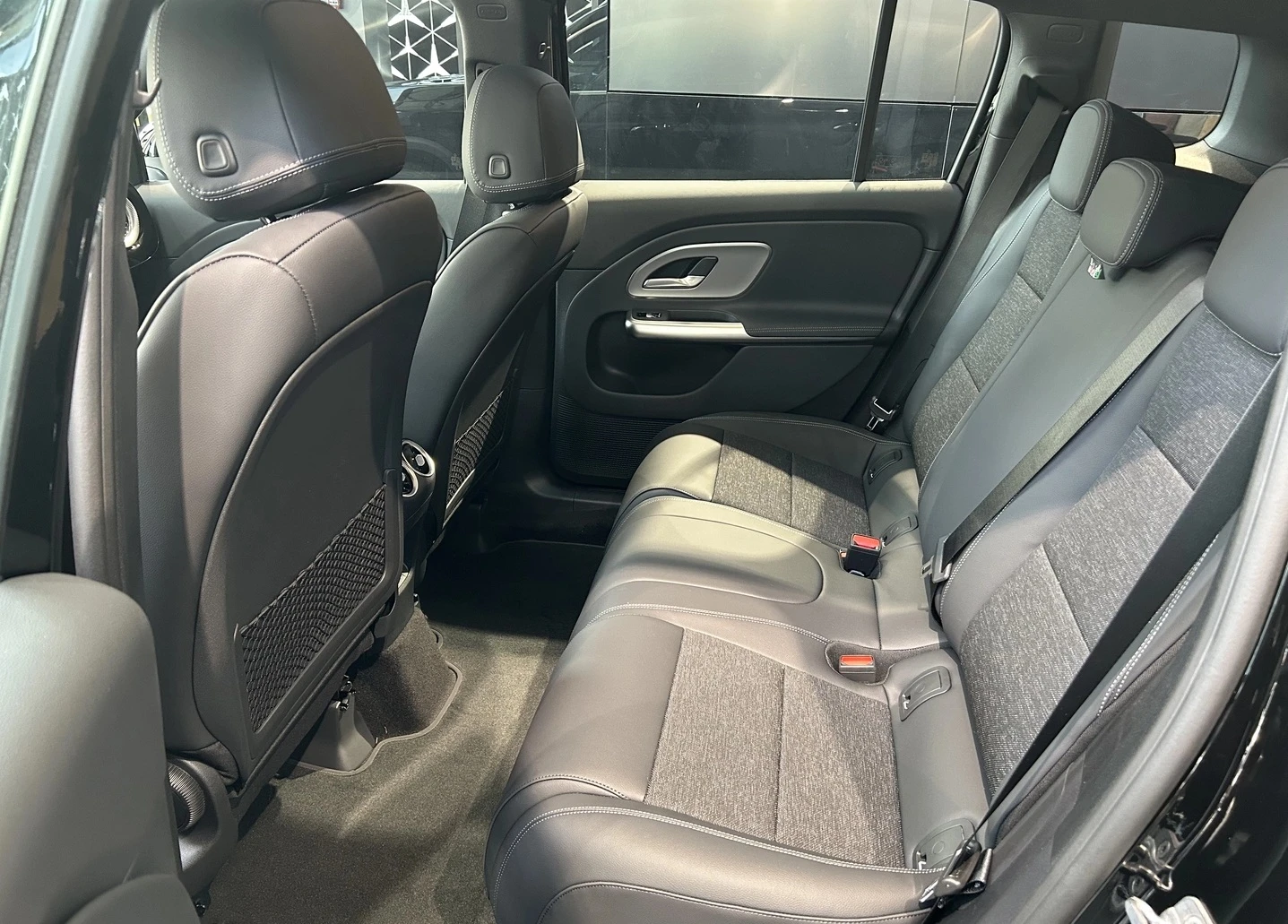 Mercedes-Benz GLB 250 + EQ, снимка 6 - Автомобили и джипове - 56006042