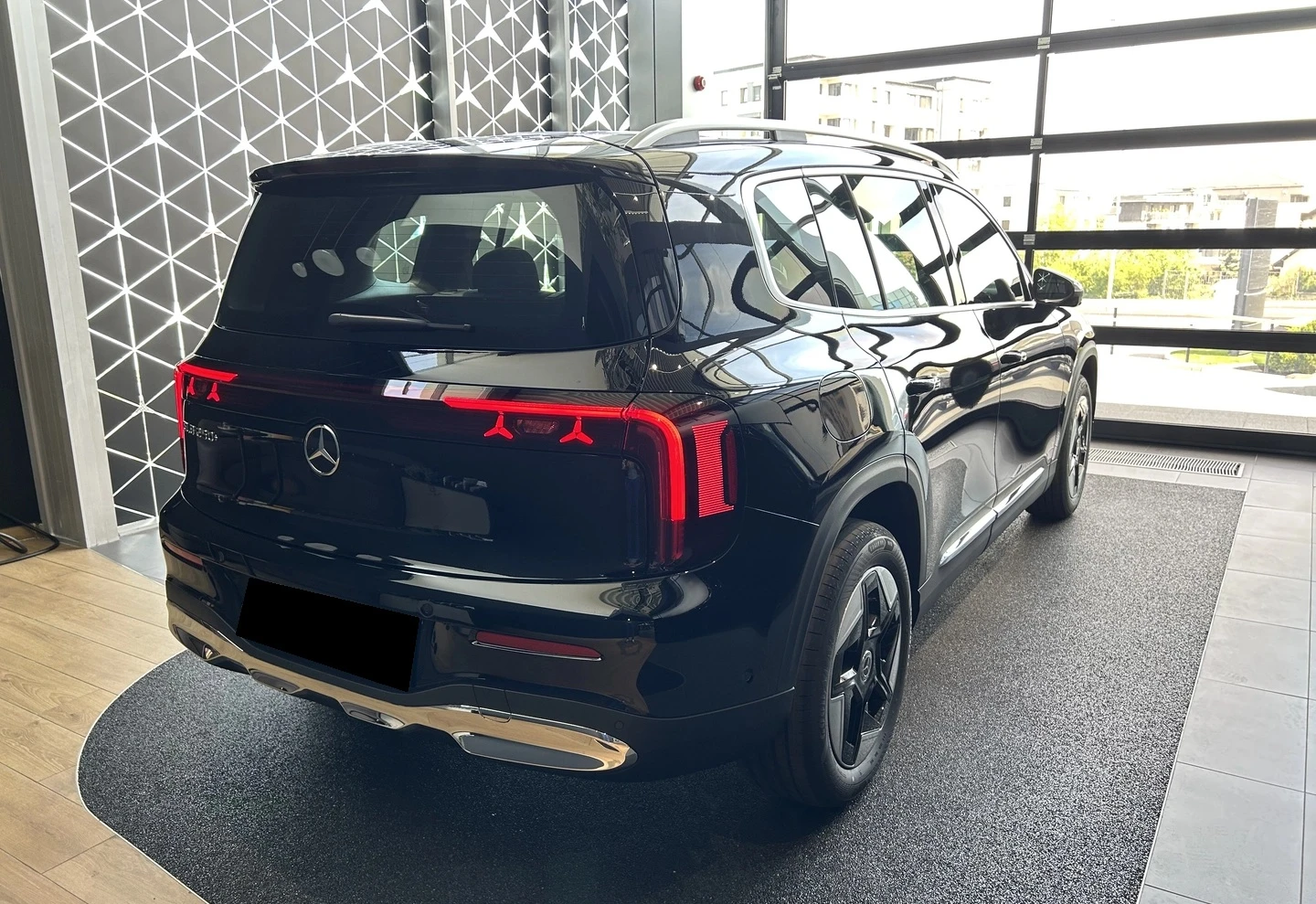 Mercedes-Benz GLB 250 + EQ, снимка 4 - Автомобили и джипове - 56006042