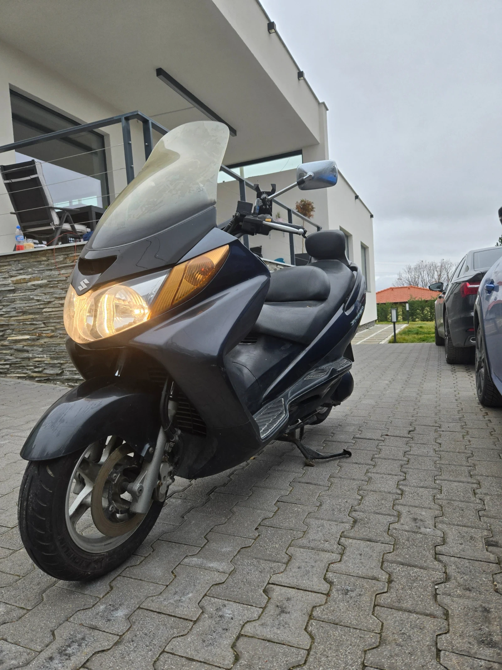 Suzuki Burgman 400cc ОТЛИЧЕН - изображение 3