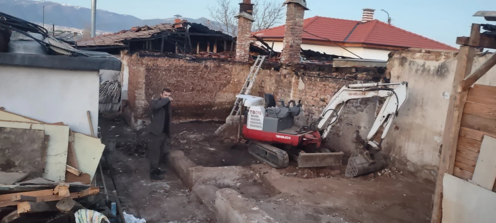 Багер Takeuchi TB 016 - изображение 4
