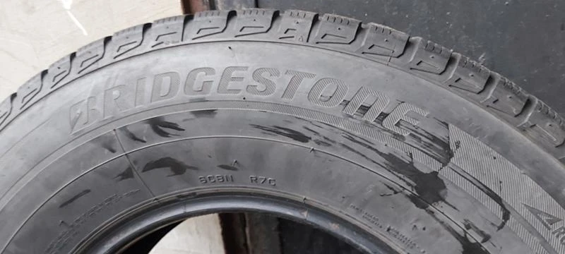 Гуми Зимни 235/75R15, снимка 4 - Гуми и джанти - 30948126