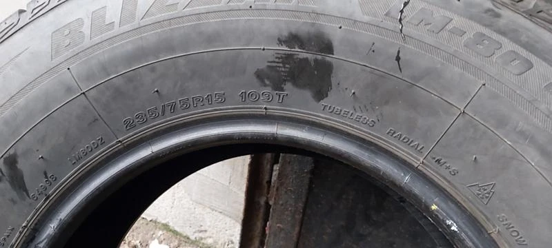 Гуми Зимни 235/75R15, снимка 6 - Гуми и джанти - 30948126