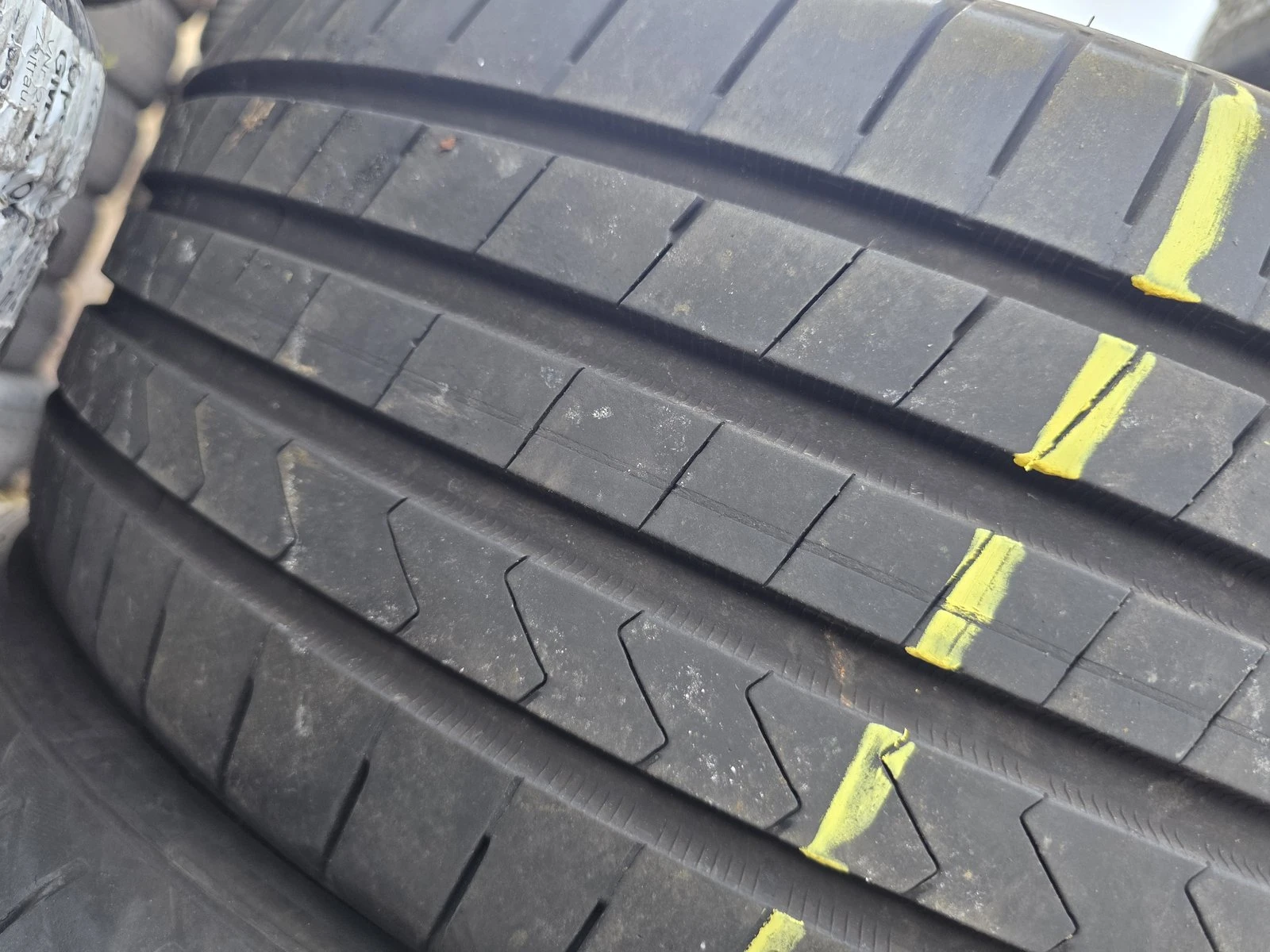Гуми Летни 215/55R17, снимка 4 - Гуми и джанти - 56730693