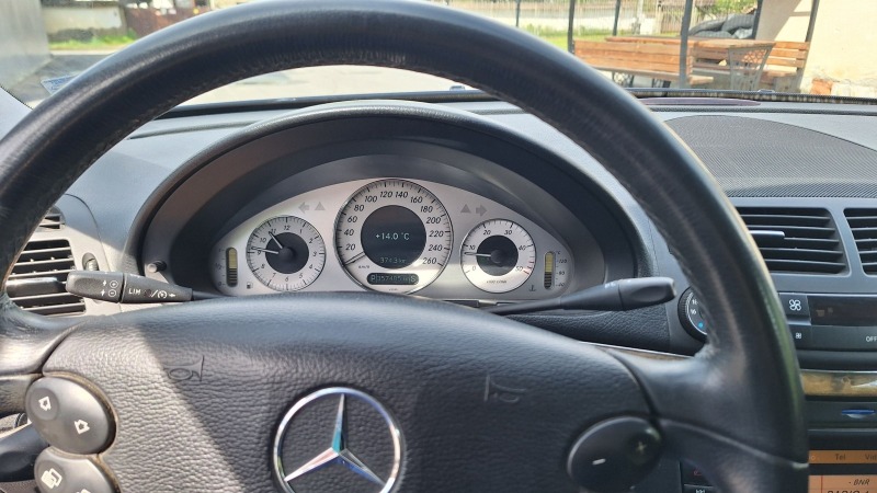 Mercedes-Benz E 280 Avangarde , снимка 6 - Автомобили и джипове - 46445624