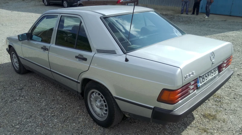 Mercedes-Benz 190 2.0Е, снимка 4 - Автомобили и джипове - 51956662