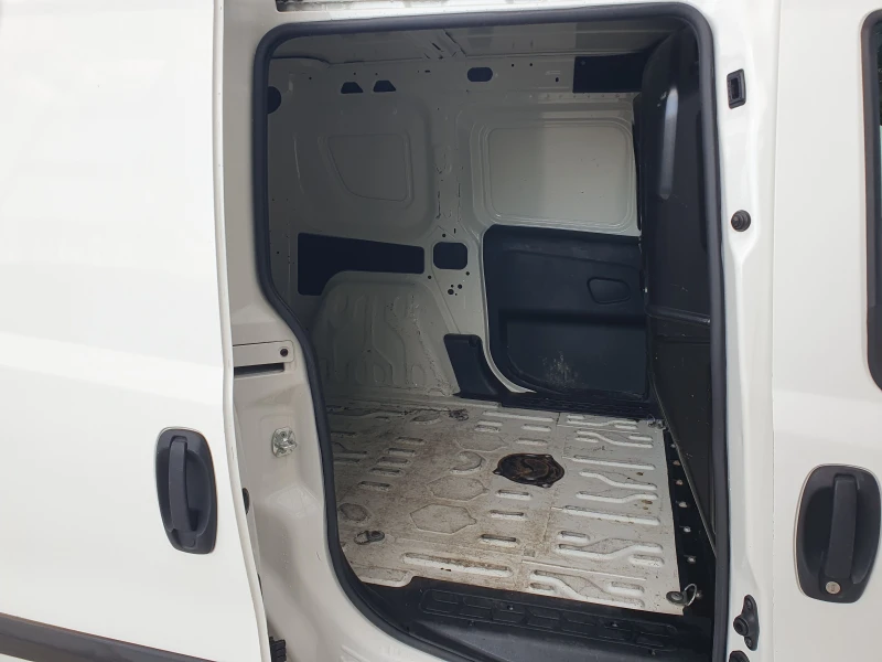 Opel Combo КАТО НОВA, снимка 15 - Автомобили и джипове - 52064640