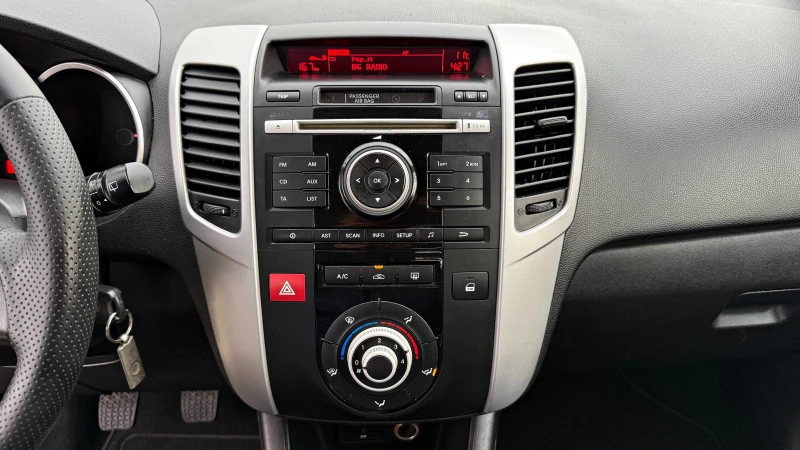 Kia Venga 1.4CRDI 6ck., снимка 10 - Автомобили и джипове - 52755110