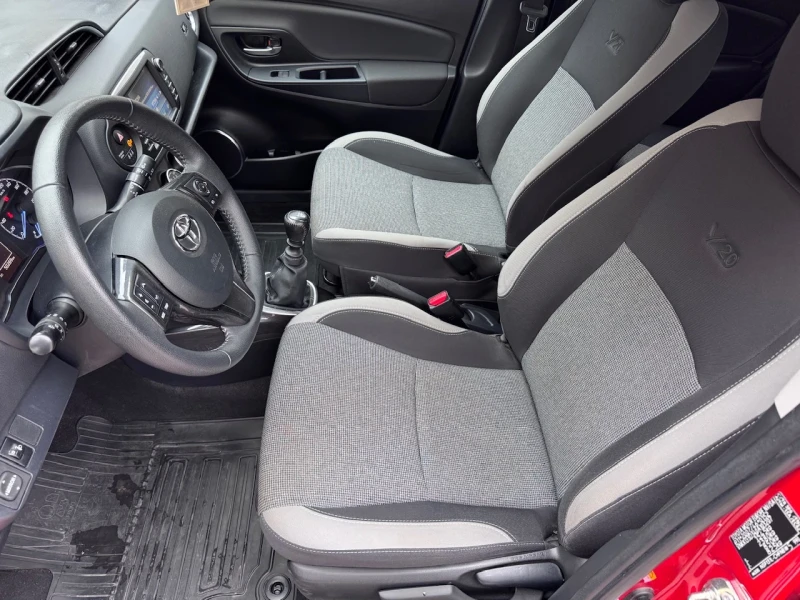 Toyota Yaris 1.5i Facelift 50000км, снимка 9 - Автомобили и джипове - 53021233