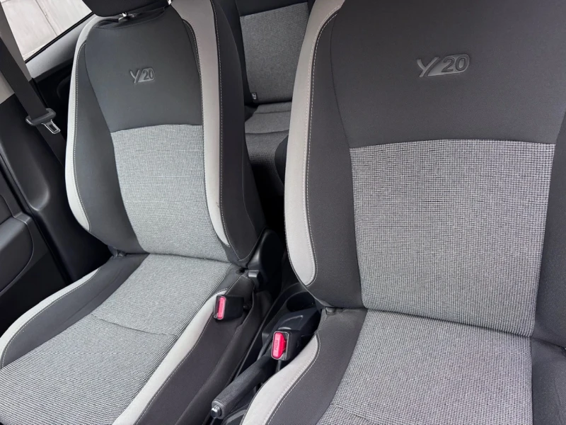 Toyota Yaris 1.5i Facelift 50000км, снимка 14 - Автомобили и джипове - 53021233