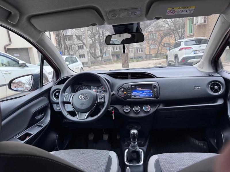 Toyota Yaris 1.5i Facelift 50000км, снимка 13 - Автомобили и джипове - 53021233