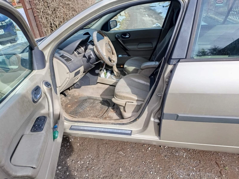 Renault Megane седан, снимка 6 - Автомобили и джипове - 53539337
