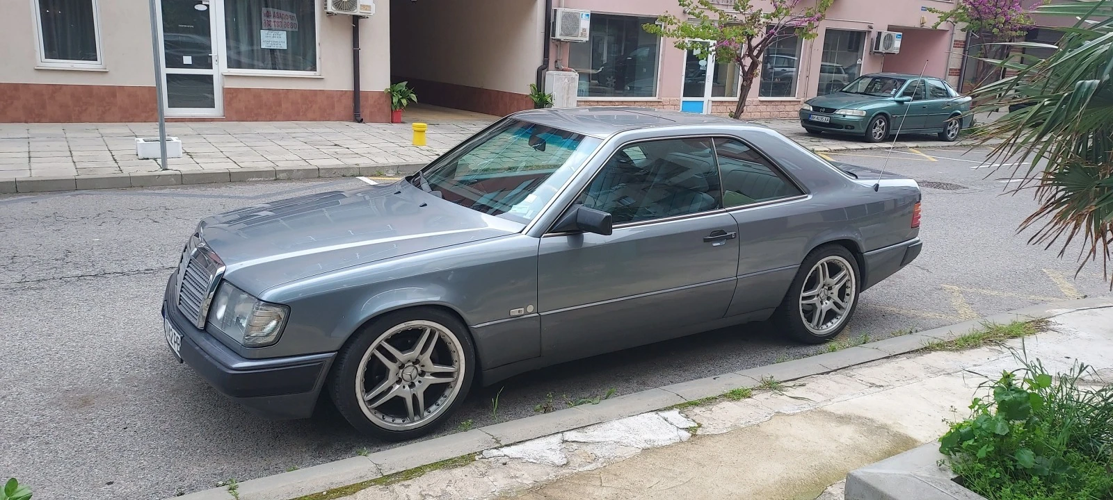 Mercedes-Benz 124 230 СЕ, снимка 1