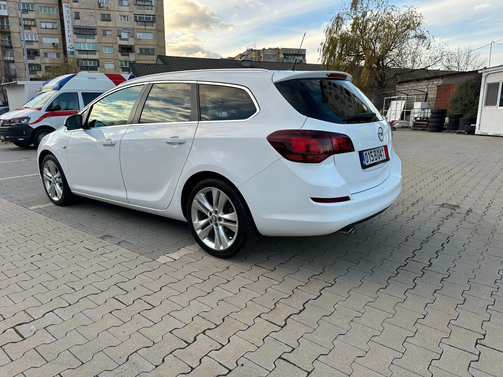 Opel Astra 1.4 / Sports Tourer /120 kc  - изображение 6