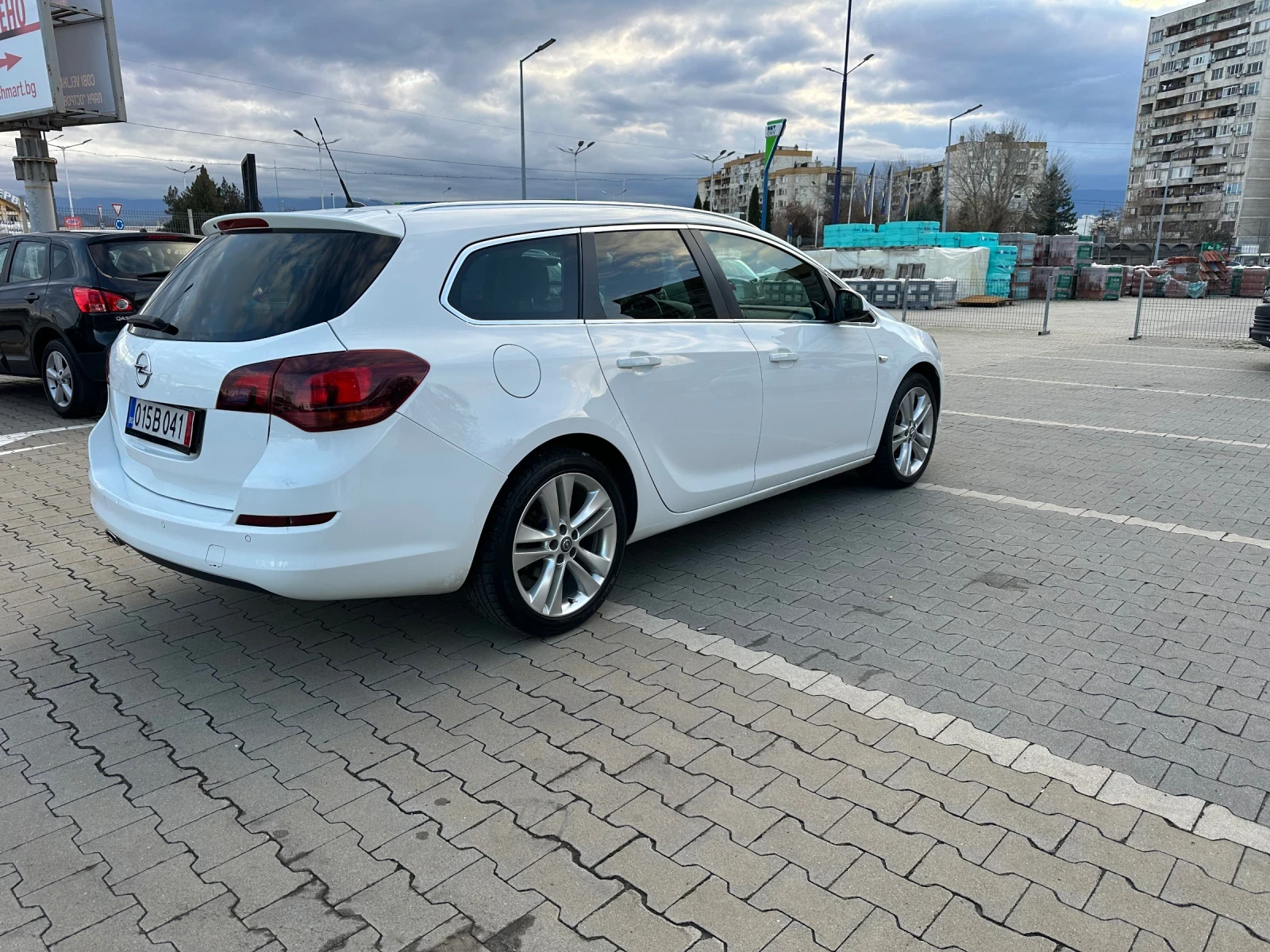 Opel Astra 1.4 / Sports Tourer /120 kc  - изображение 4