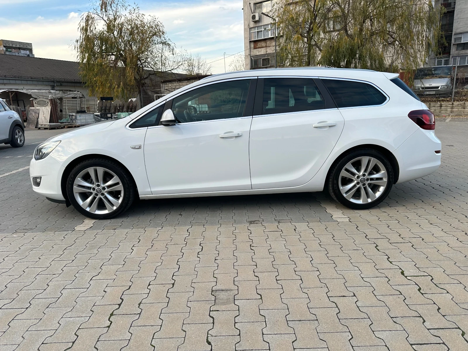 Opel Astra 1.4 / Sports Tourer /120 kc  - изображение 7