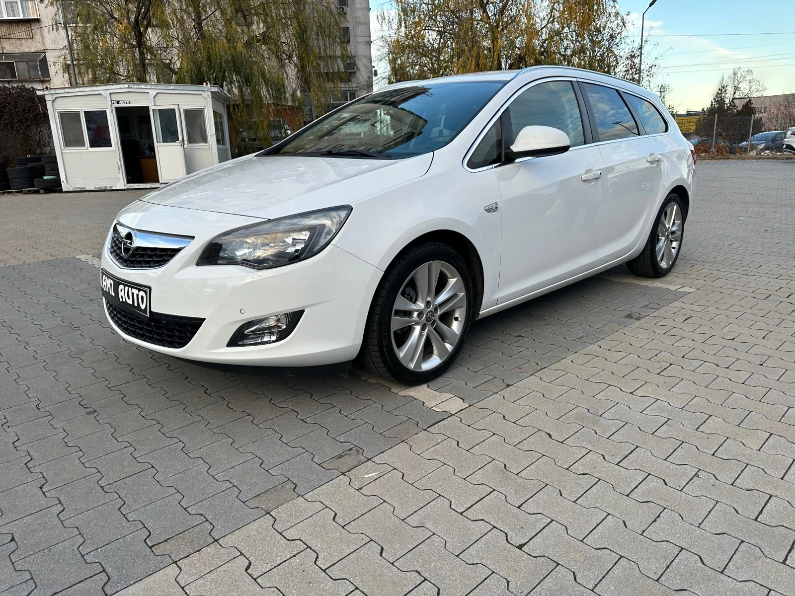 Opel Astra 1.4 / Sports Tourer /120 kc  - изображение 8