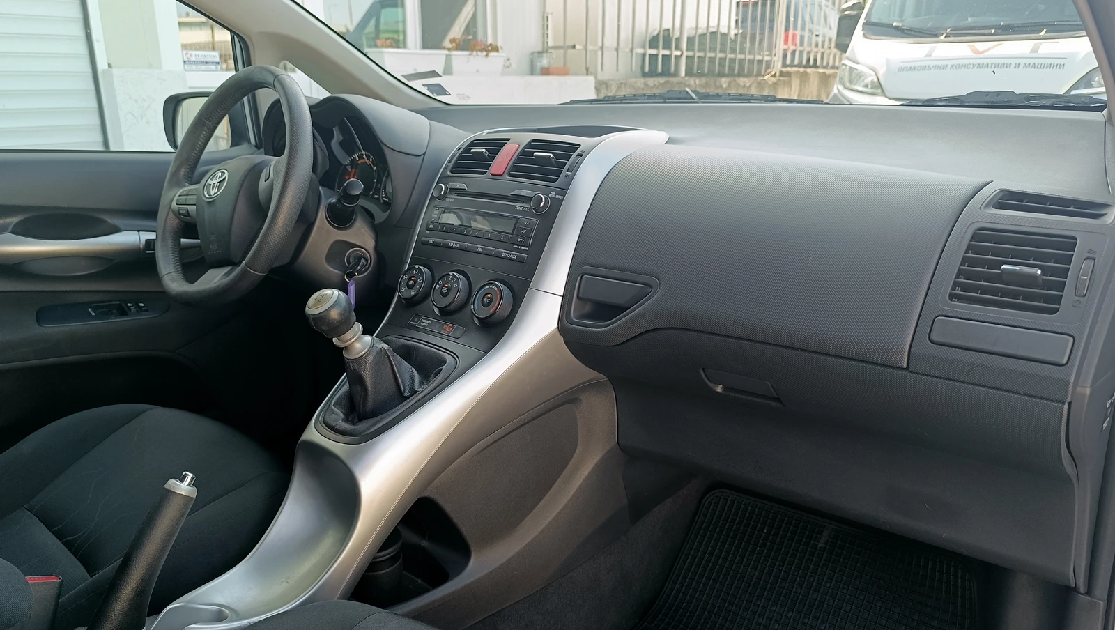 Toyota Auris 1.4i - изображение 10