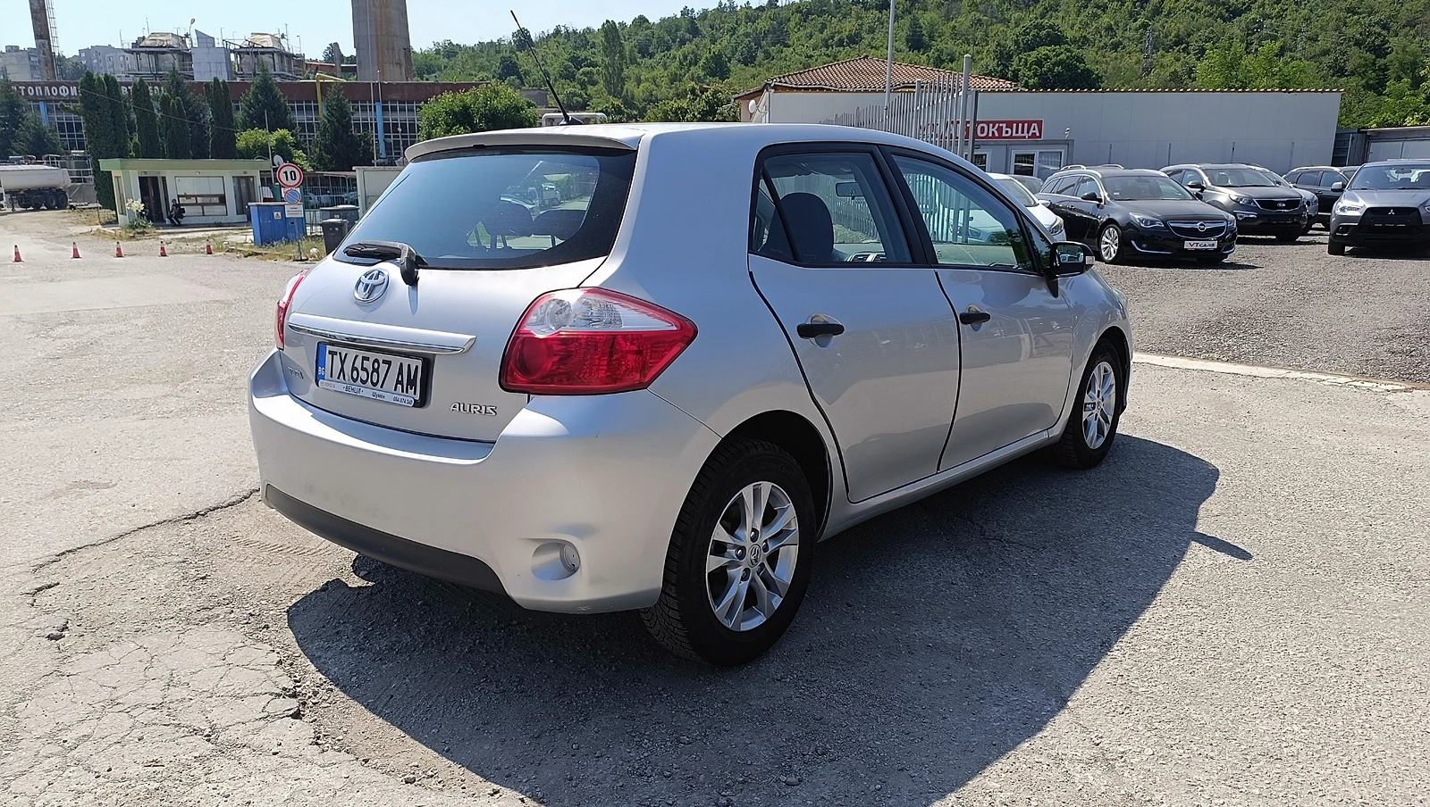 Toyota Auris 1.4i - изображение 5